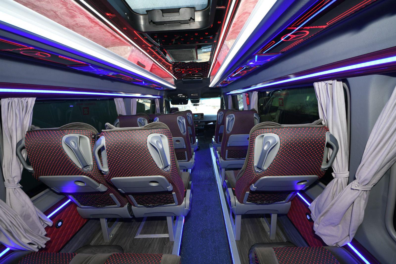 Interior vehicul RASTOUR pentru transportul grupurilor de pelerini