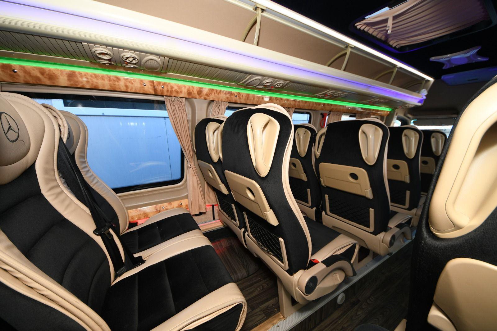 Interior microbuz RASTOUR cu scaune pentru pasageri